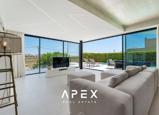 Four Bedroom Villa Views over Ria Formosa