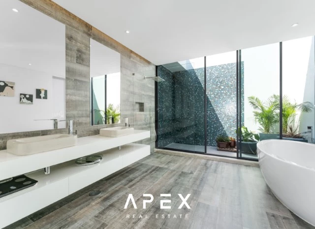 Four Bedroom Villa Views over Ria Formosa