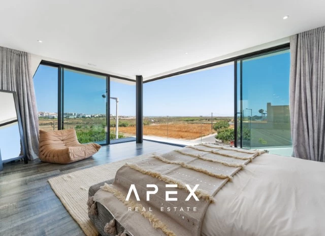 Four Bedroom Villa Views over Ria Formosa