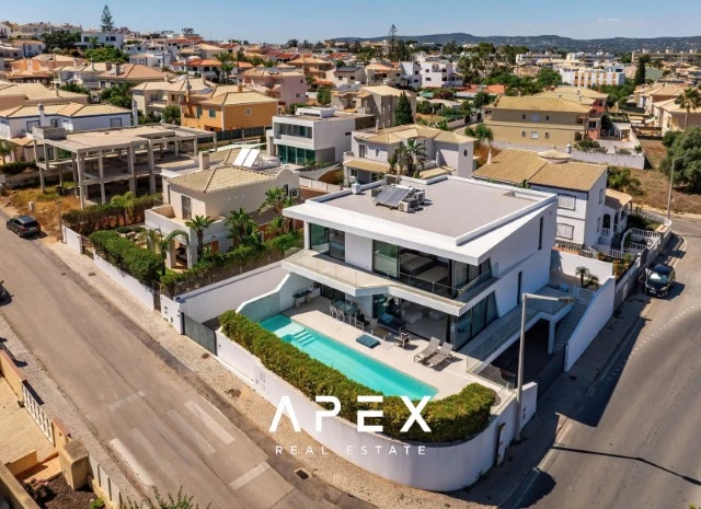 Four Bedroom Villa Views over Ria Formosa