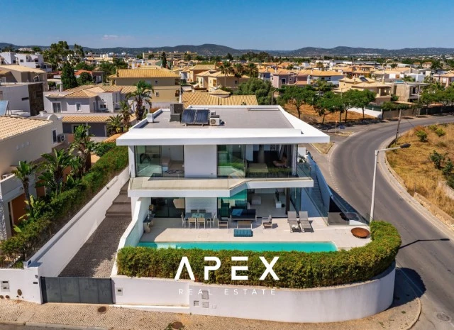 Four Bedroom Villa Views over Ria Formosa