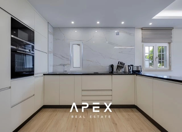 Luxury Living in Vale do Lobo: Exquisite 2-Bedroom Apartment to rent from 1st June 2025