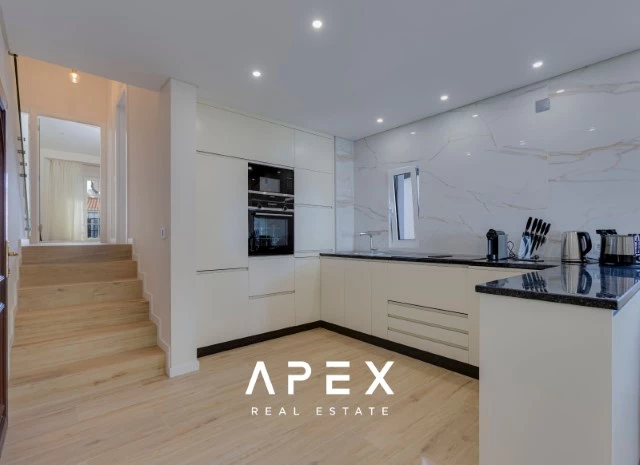 Luxury Living in Vale do Lobo: Exquisite 2-Bedroom Apartment to rent from 1st June 2025