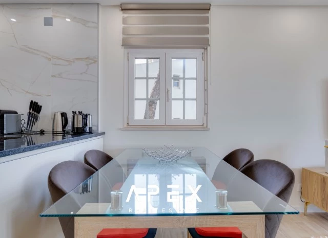 Luxury Living in Vale do Lobo: Exquisite 2-Bedroom Apartment to rent from 1st June 2025