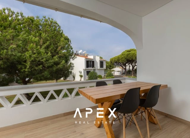 Luxury Living in Vale do Lobo: Exquisite 2-Bedroom Apartment to rent from 1st June 2025