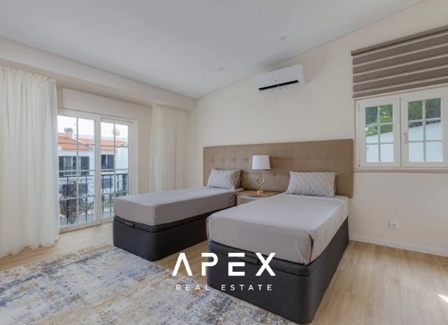 Luxury Living in Vale do Lobo: Exquisite 2-Bedroom Apartment to rent from 1st June 2025