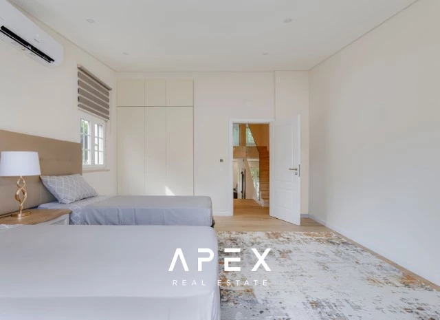 Luxury Living in Vale do Lobo: Exquisite 2-Bedroom Apartment to rent from 1st June 2025