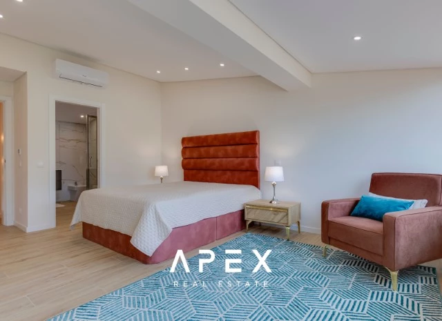 Luxury Living in Vale do Lobo: Exquisite 2-Bedroom Apartment to rent from 1st June 2025