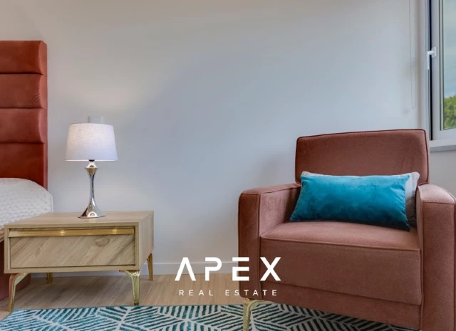 Luxury Living in Vale do Lobo: Exquisite 2-Bedroom Apartment to rent from 1st June 2025
