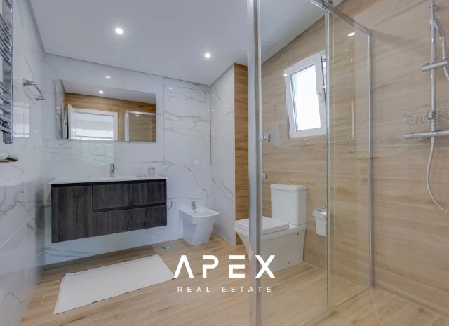 Luxury Living in Vale do Lobo: Exquisite 2-Bedroom Apartment to rent from 1st June 2025