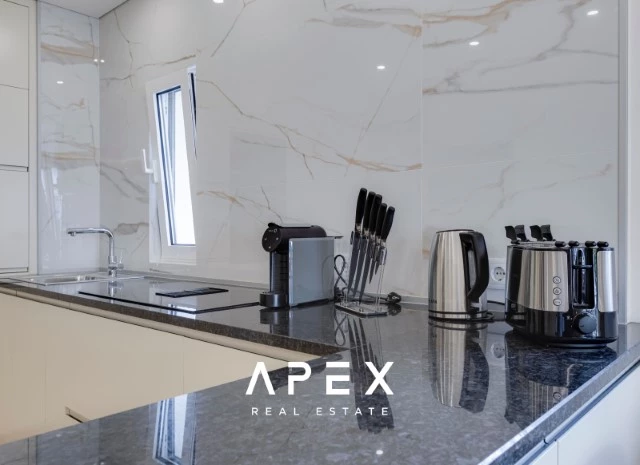 Luxury Living in Vale do Lobo: Exquisite 2-Bedroom Apartment to rent from 1st June 2025
