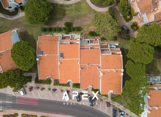 Luxury Living in Vale do Lobo: Exquisite 2-Bedroom Apartment to rent from 1st June 2025