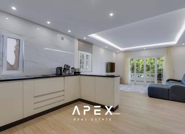 Luxury Living in Vale do Lobo: Exquisite 2-Bedroom Apartment to rent from 1st June 2025