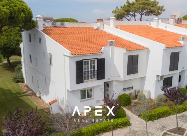Luxury Living in Vale do Lobo: Exquisite 2-Bedroom Apartment to rent from 1st June 2025