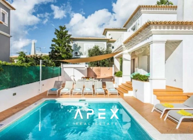 Four-Bedroom Family Villa with Private Swimming Pool / 5-minute drive from Praia do Evaristo and Praia da Galé