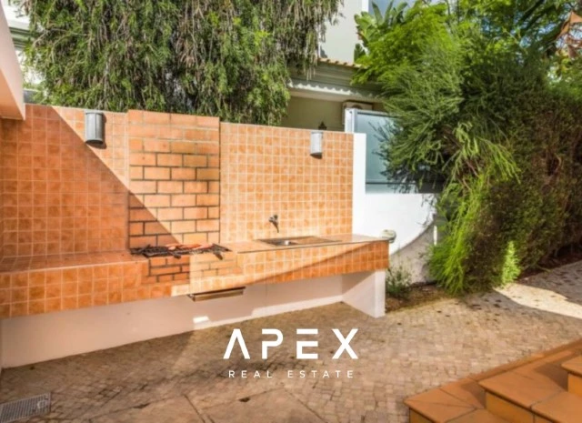 Four-Bedroom Family Villa with Private Swimming Pool / 5-minute drive from Praia do Evaristo and Praia da Galé
