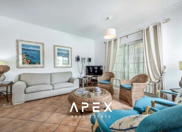 Four-Bedroom Family Villa with Private Swimming Pool / 5-minute drive from Praia do Evaristo and Praia da Galé