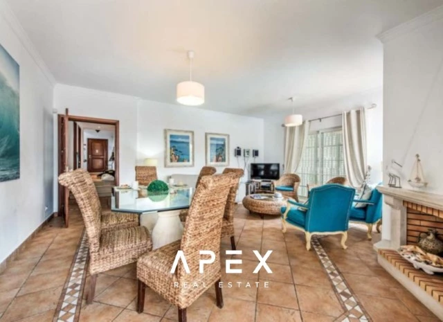 Four-Bedroom Family Villa with Private Swimming Pool / 5-minute drive from Praia do Evaristo and Praia da Galé