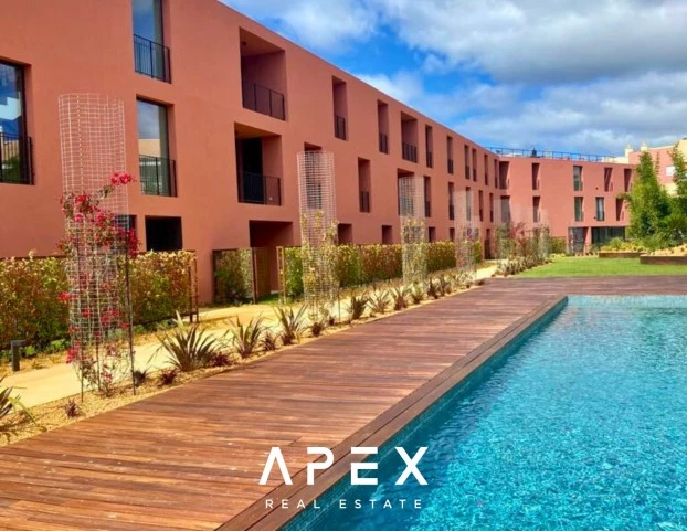 One Bedroom in One Vilamoura walking distance to the beach \ Pool \ Garage