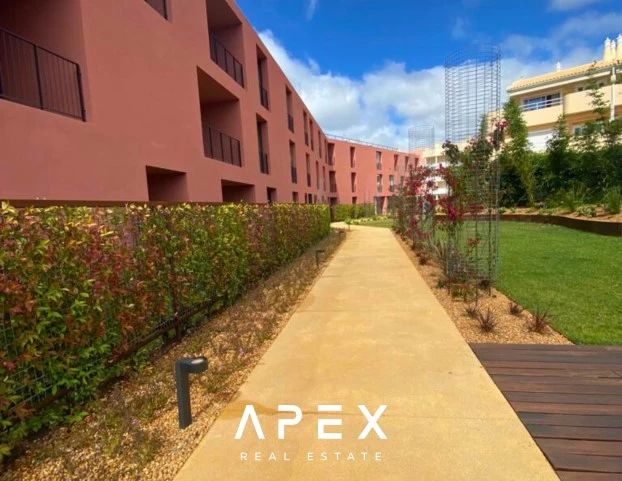 One Bedroom in One Vilamoura walking distance to the beach \ Pool \ Garage