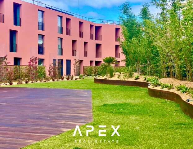 One Bedroom in One Vilamoura walking distance to the beach \ Pool \ Garage