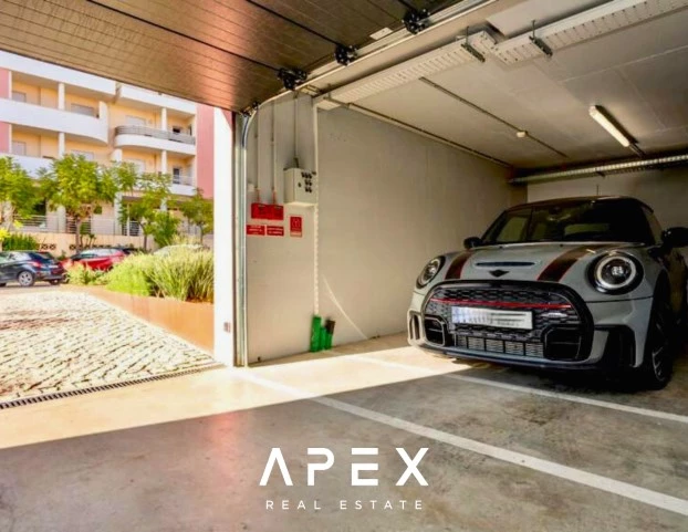 One Bedroom in One Vilamoura walking distance to the beach \ Pool \ Garage