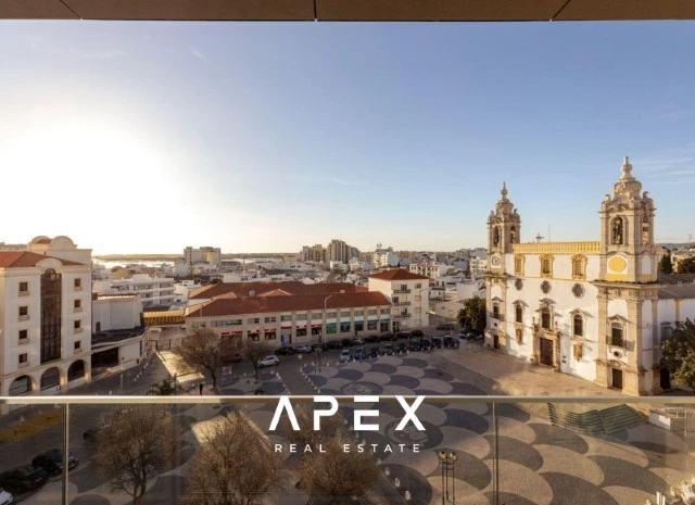 Luxurious Two-Bedroom Apartment with Stunning Views