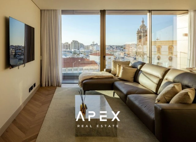 Luxurious Two-Bedroom Apartment with Stunning Views