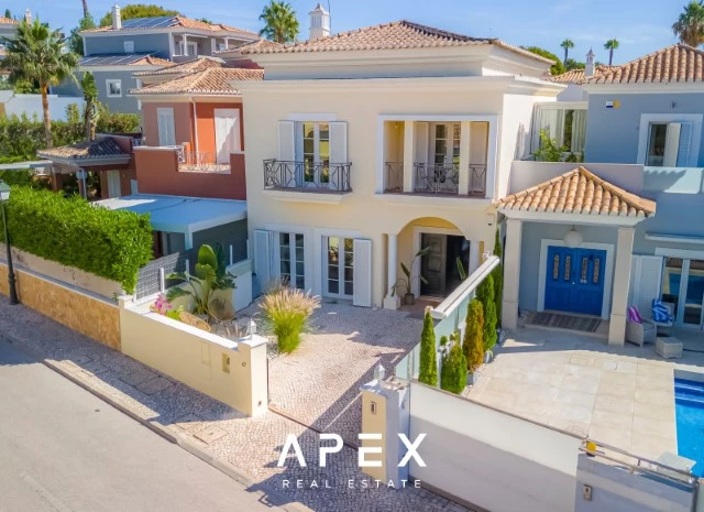 Beautiful Three-Bedroom Townhouse in The Village Development Near Vale do Lobo