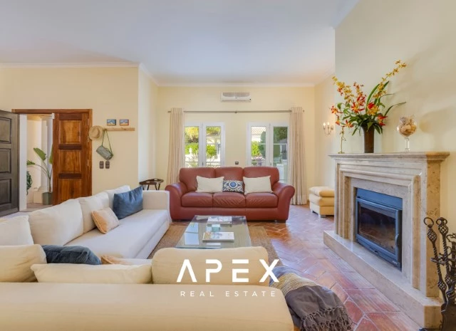 Beautiful Three-Bedroom Townhouse in The Village Development Near Vale do Lobo