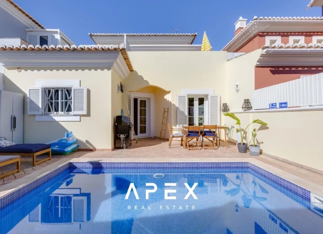 Beautiful Three-Bedroom Townhouse in The Village Development Near Vale do Lobo