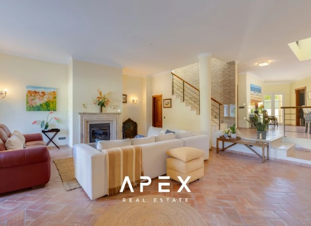 Beautiful Three-Bedroom Townhouse in The Village Development Near Vale do Lobo