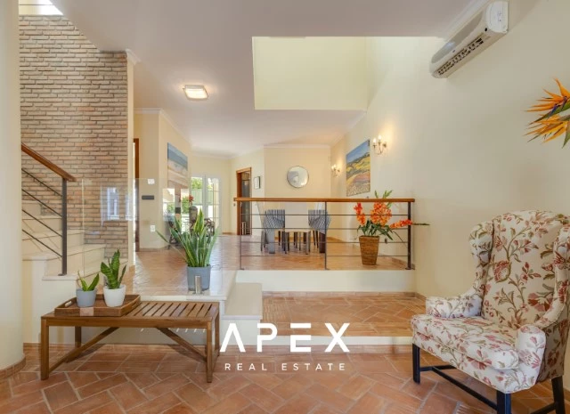 Beautiful Three-Bedroom Townhouse in The Village Development Near Vale do Lobo
