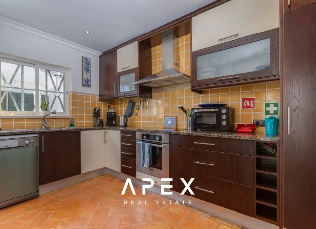 Beautiful Three-Bedroom Townhouse in The Village Development Near Vale do Lobo