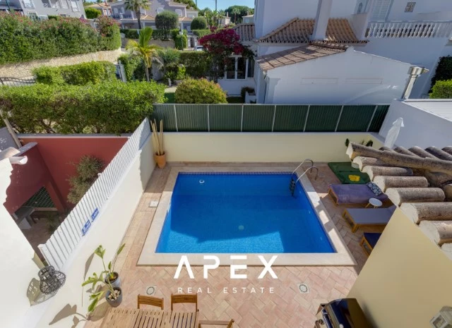 Beautiful Three-Bedroom Townhouse in The Village Development Near Vale do Lobo