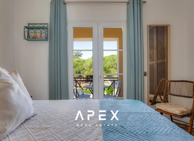 Beautiful Three-Bedroom Townhouse in The Village Development Near Vale do Lobo