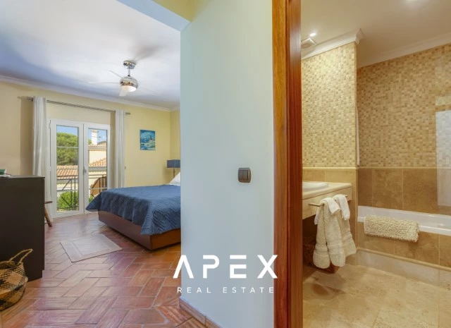 Beautiful Three-Bedroom Townhouse in The Village Development Near Vale do Lobo