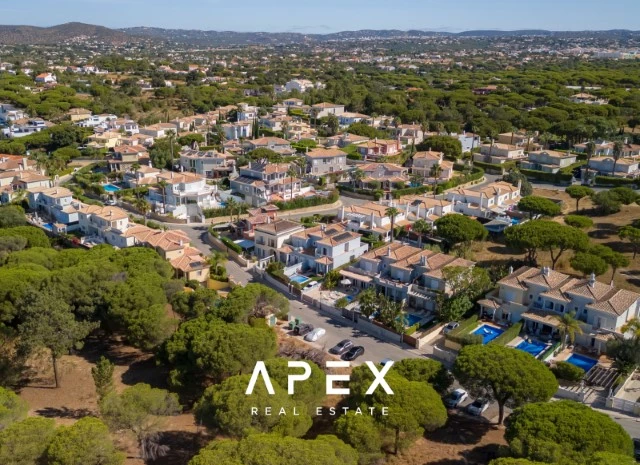 Beautiful Three-Bedroom Townhouse in The Village Development Near Vale do Lobo
