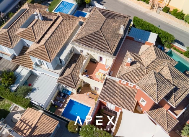 Beautiful Three-Bedroom Townhouse in The Village Development Near Vale do Lobo