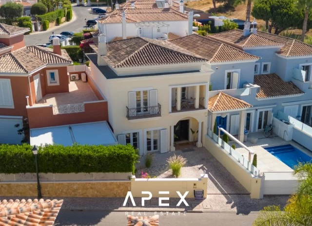 Beautiful Three-Bedroom Townhouse in The Village Development Near Vale do Lobo