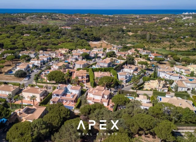 Beautiful Three-Bedroom Townhouse in The Village Development Near Vale do Lobo