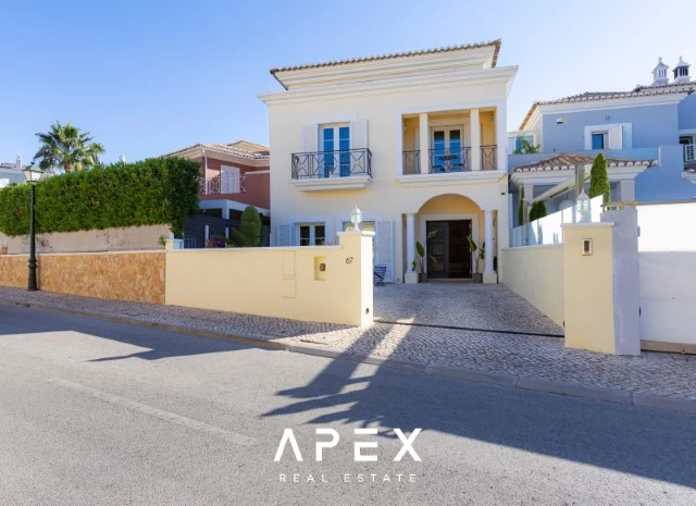 Beautiful Three-Bedroom Townhouse in The Village Development Near Vale do Lobo