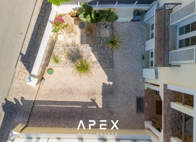 Beautiful Three-Bedroom Townhouse in The Village Development Near Vale do Lobo