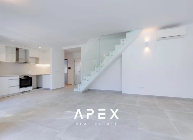 Four bedroom Townhouse in central Faro near school and walking distance to shops and restaurants