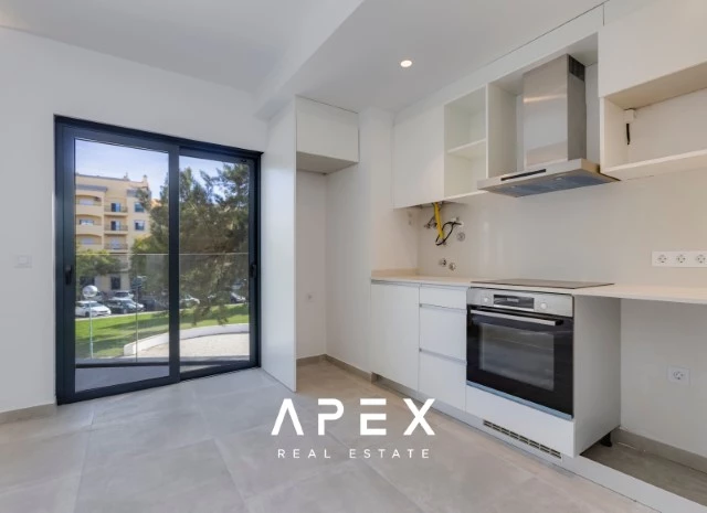 Four bedroom Townhouse in central Faro near school and walking distance to shops and restaurants