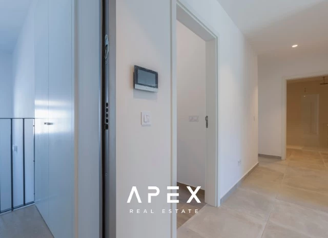 Four bedroom Townhouse in central Faro near school and walking distance to shops and restaurants