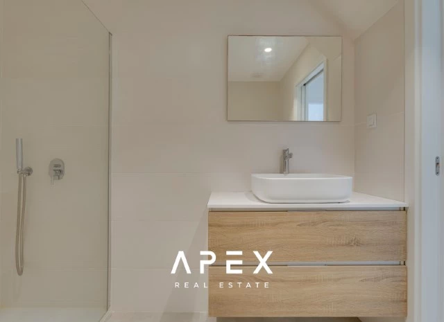 Four bedroom Townhouse in central Faro near school and walking distance to shops and restaurants