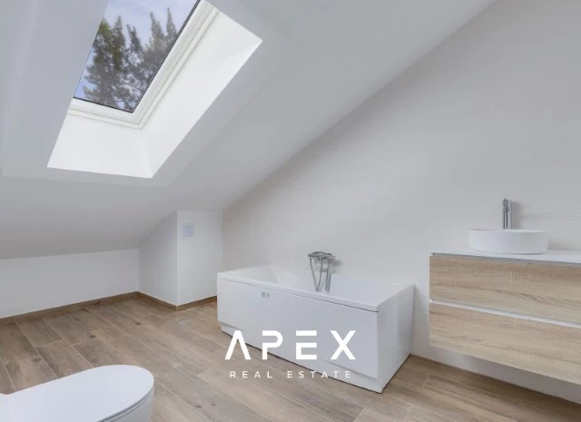Four bedroom Townhouse in central Faro near school and walking distance to shops and restaurants