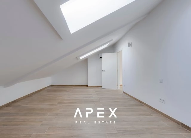 Four bedroom Townhouse in central Faro near school and walking distance to shops and restaurants