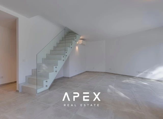 Four bedroom Townhouse in central Faro near school and walking distance to shops and restaurants